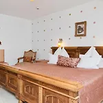 Boutique Szarcsa فندق
