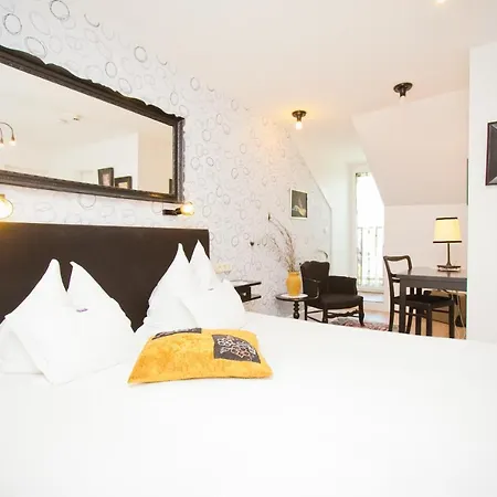 Boutique Szarcsa ホテル セーケシュフェヘールヴァール