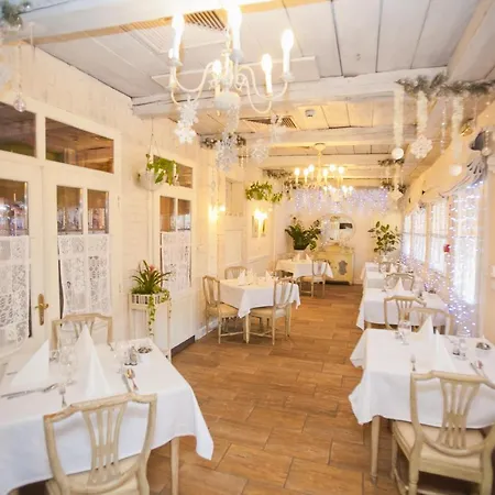 Boutique Szarcsa ホテル セーケシュフェヘールヴァール