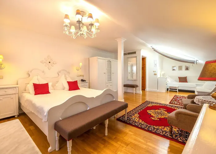 Boutique Szarcsa Alba Regalǎ