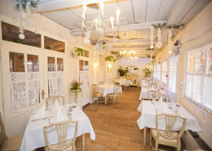 Boutique Szarcsa Hotel Alba Regalǎ